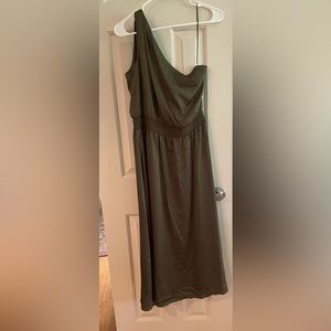20% off today! Or make an offer! 

Nicole Miller satiny one-shoulder dress